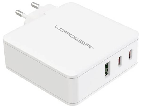 Un alimentatore bianco con due uscite USB-C e una uscita USB-A. Marcatura 'LCPOWER' sulla parte superiore. Adatto per la ricarica simultanea di più dispositivi.