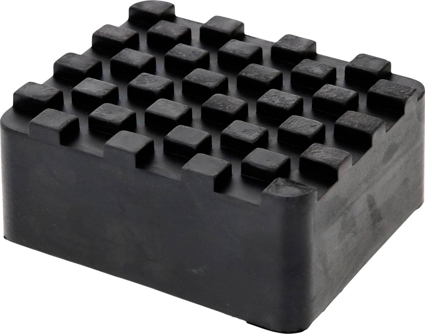 Blocco nero in gomma con rilievi quadrati sulla superficie superiore, adatto come ammortizzatore o tappetino antiscivolo.