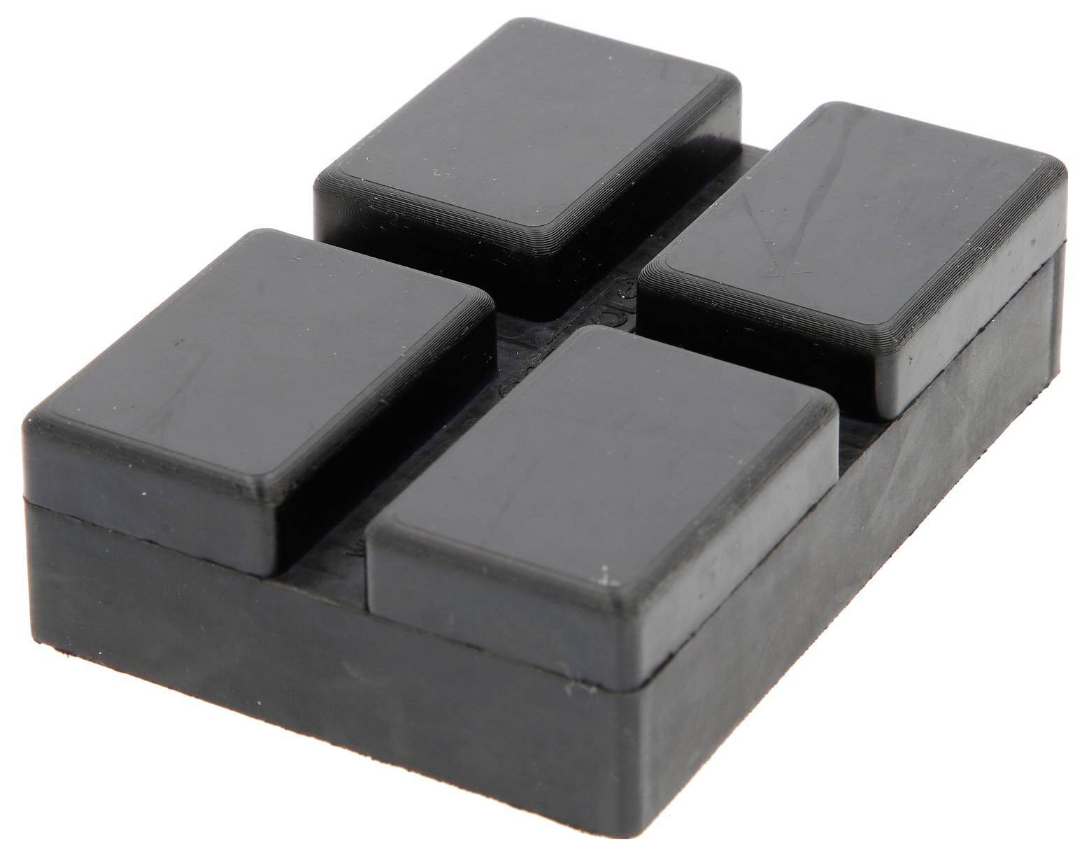 Un piedino in gomma nero, rettangolare, con quattro quadrati rialzati, spesso utilizzato come ammortizzatore o protezione in dispositivi tecnici.