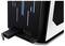 Custodia per computer con front panel nero e bianco e linee blu illuminate. Un vano hot-swap per SSD è aperto.