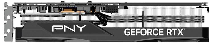 Scheda grafica PNY con scritta 'GeForce RTX', vista laterale dei componenti hardware e alette di raffreddamento visibili.
