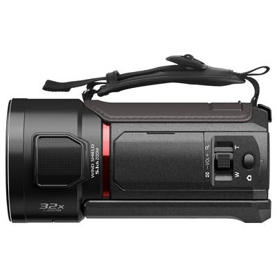 Videocamera vista laterale con funzione zoom e microfono; design nero e rosso con cinturino da polso, adatta per riprese in movimento.