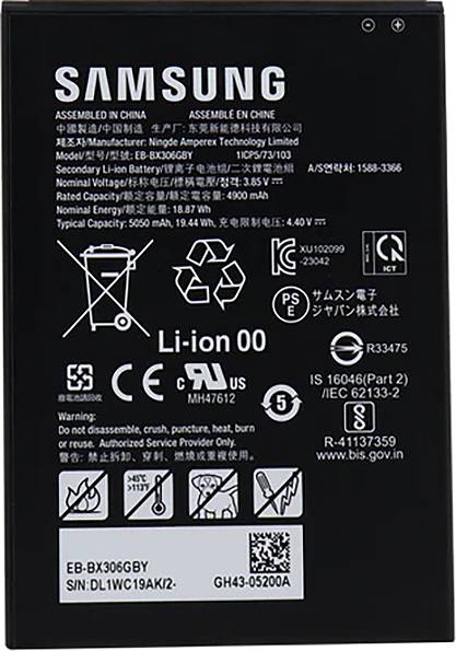 Batteria con scritta 'Samsung'. I dettagli includono paese di produzione, numero di modello, voltaggio e avvertenze. Simbolo agli ioni di litio visibile.