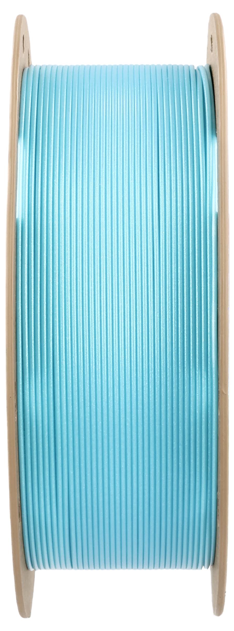 Una bobina con filamento blu ciano utilizzato per la stampa 3D. La bobina è in legno.