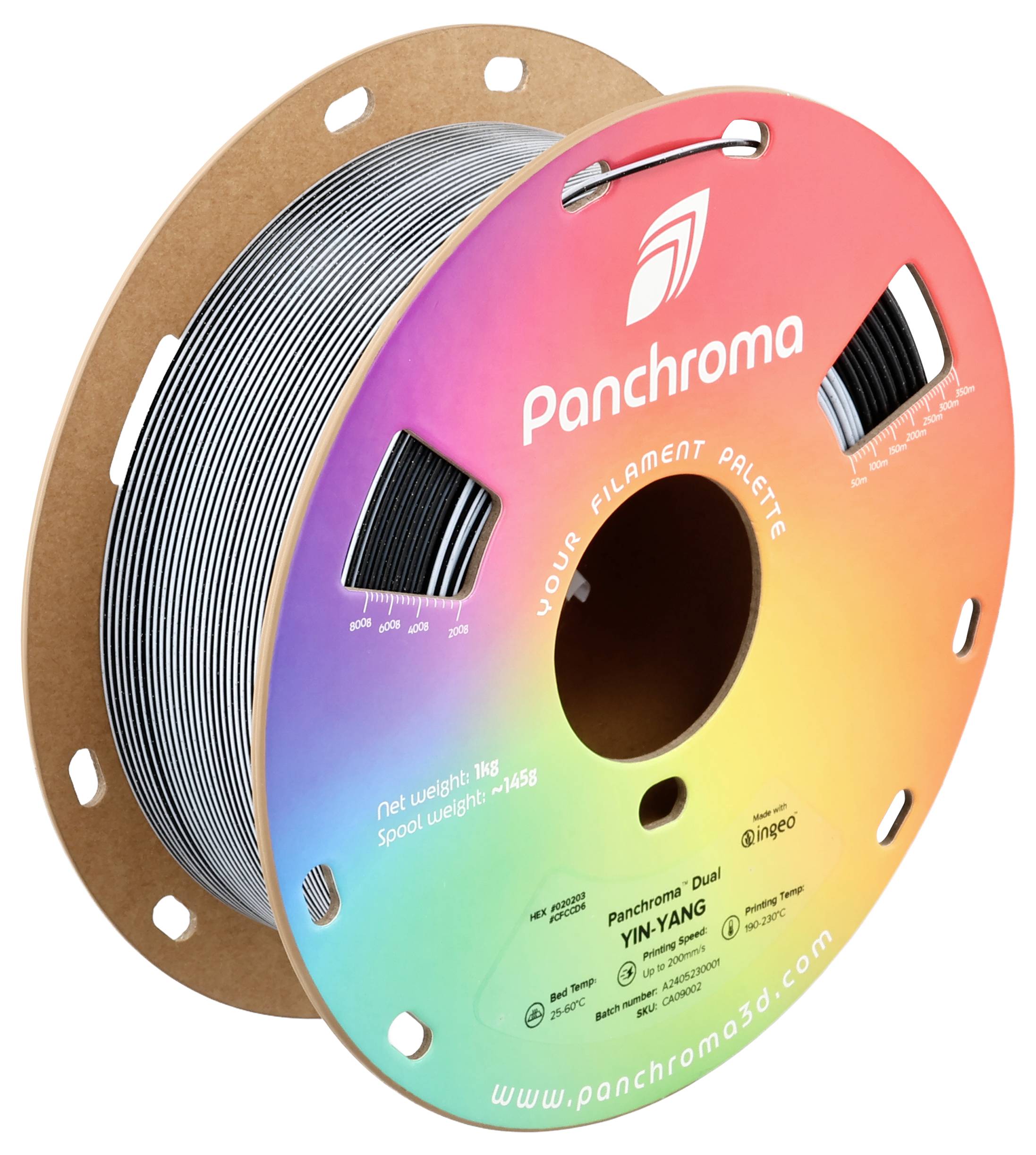 Una bobina con filamento per stampante 3D. L'etichetta mostra il marchio 'Panchroma' e una sfumatura di colori dell'arcobaleno.