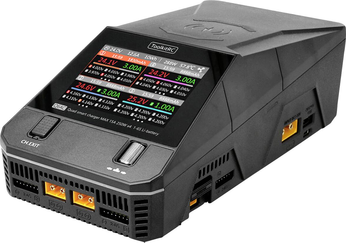 Un caricabatterie nero con display digitale che mostra diversi valori di tensione e corrente, adatto per batterie RC.