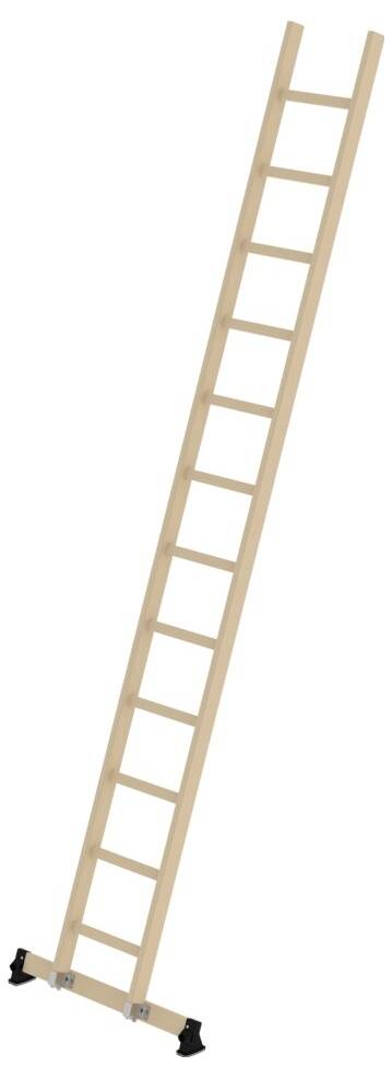 Una scala di legno con dieci pioli e piedini antiscivolo è posizionata in modo inclinato su uno sfondo bianco.