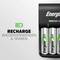 Caricabatterie nero con tre batterie Energizer, accanto al testo 'Riutilizza & Risparmia' con un simbolo di batteria verde.