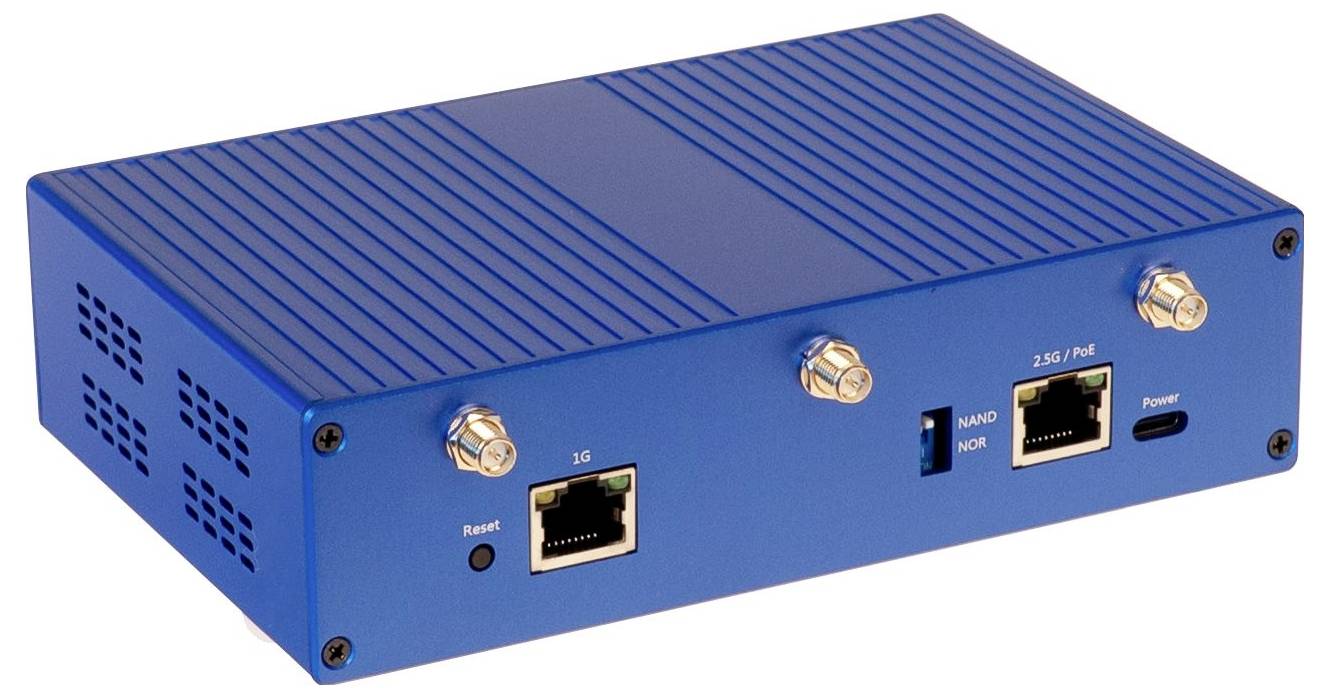 Un dispositivo di rete blu con due porte frontali: una porta 2,5G/PoE e un'altra porta LAN. I lati mostrano fessure di ventilazione.
