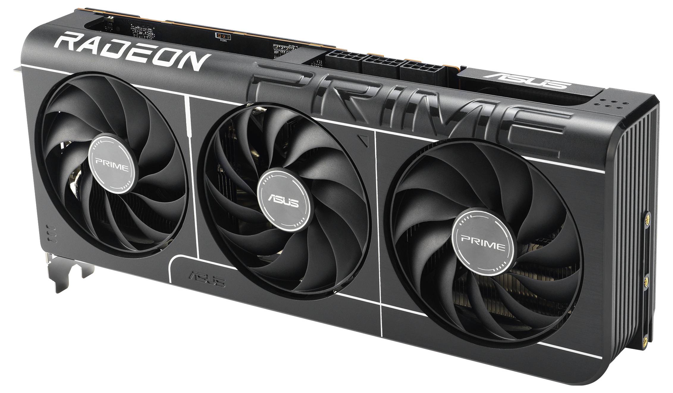 Scheda grafica ASUS Prime nera con tre ventole, contrassegnata con 'RADEON' e 'PRIME', mostra prestazioni e raffreddamento nel design.
