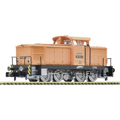 Un modello arancione di locomotiva diesel è fermo su un binario. La locomotiva reca l'iscrizione '106 382-5'.