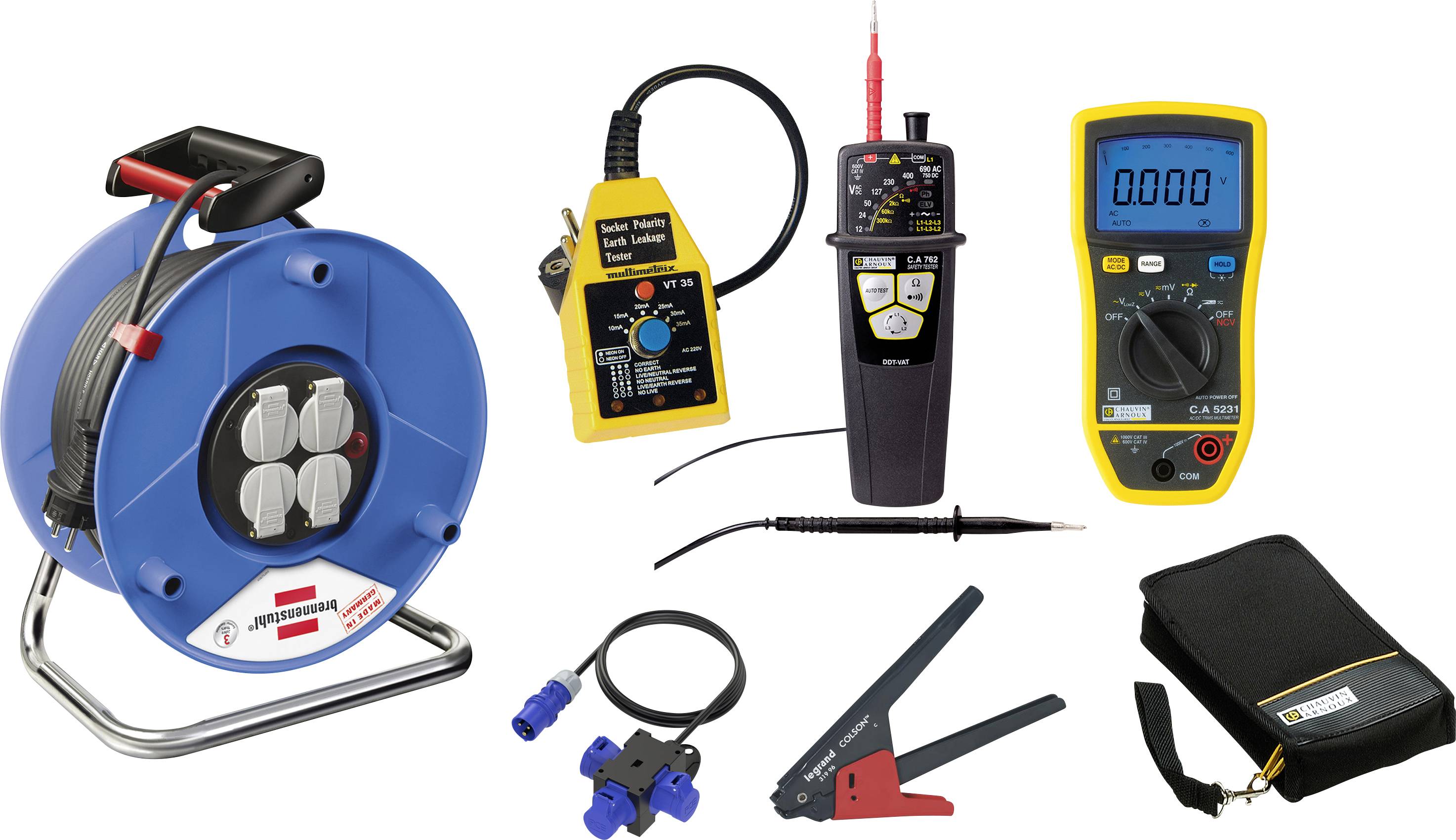 Un set di utensili elettrici, compresi un cavo di prolunga su bobina, un tester di tensione, un multimetro e altri accessori.