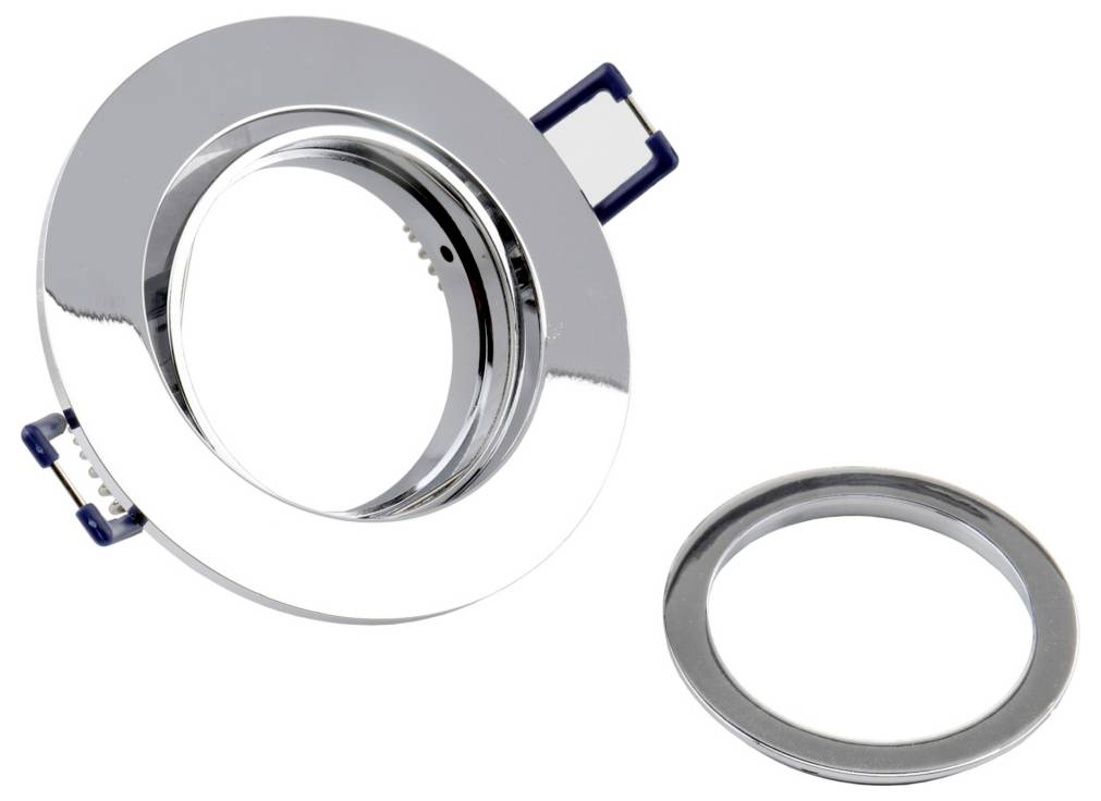 Un profilo di faretto da incasso in cromo con molle di fissaggio, mostrato accanto a un anello di ritegno metallico rotondo separato su sfondo bianco.