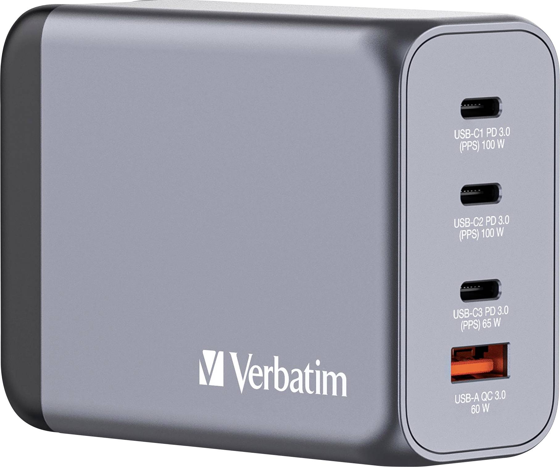 'Caricabatterie grigio Verbatim' con quattro porte USB e la scritta 'USB-C1 PD 3.0 100 W, USB-C2 PD 3.0 100 W, USB-C3 PD 3.0 65 W, USB-A QC 3.0 60 W'.