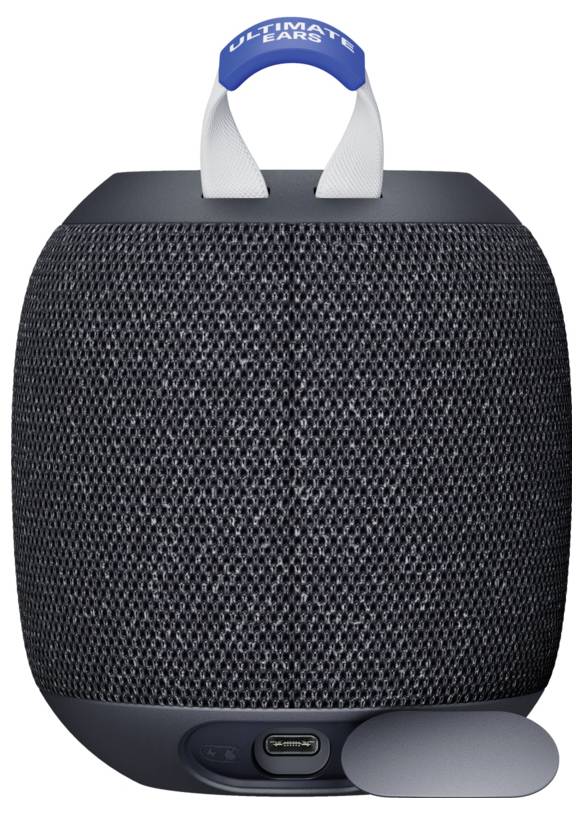 Altoparlante portatile rotondo in grigio scuro con manico sulla parte superiore. Dotato di porta USB sul lato frontale.