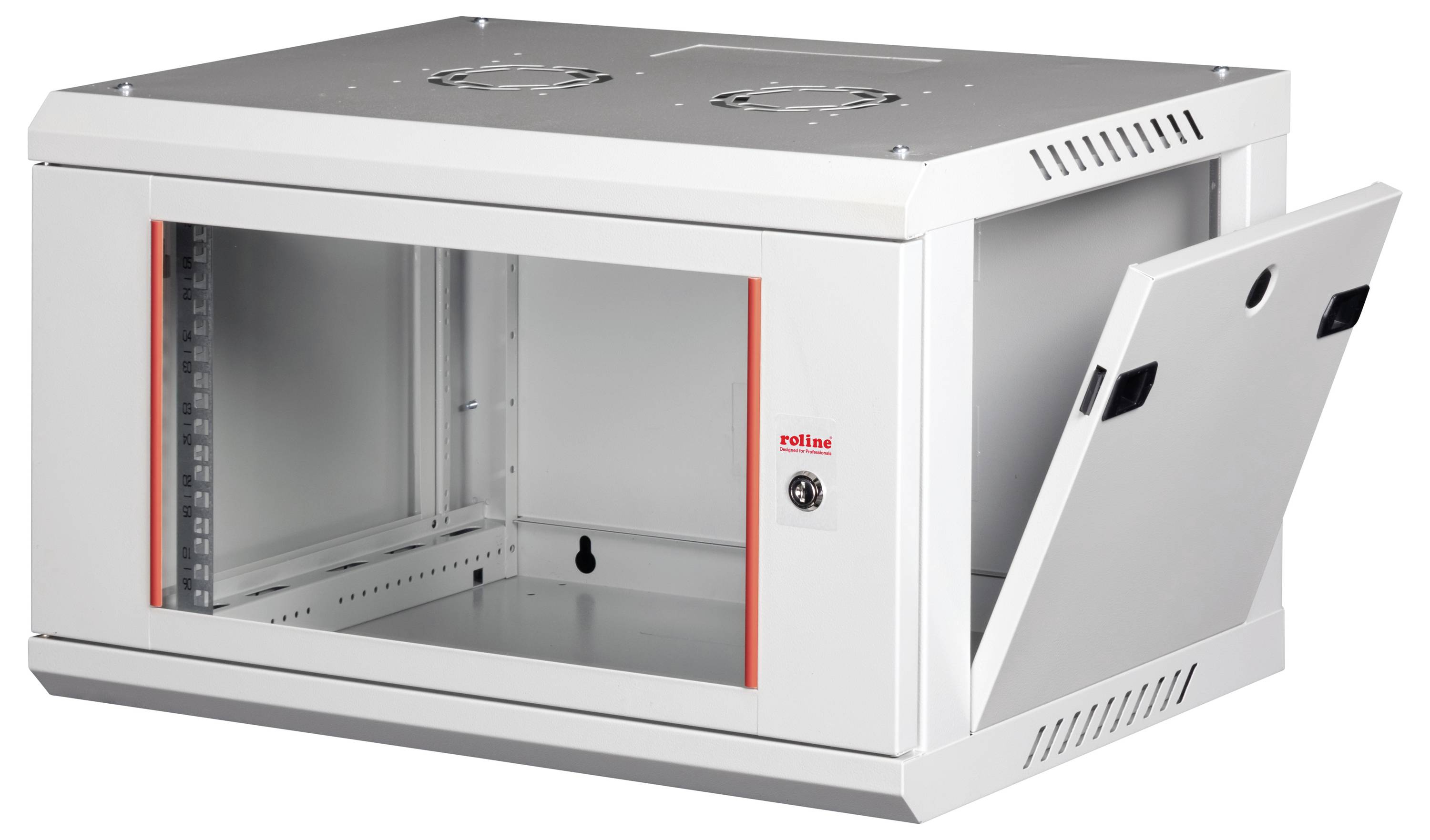 Un armadio rack per server a parete con porta anteriore in vetro, parzialmente aperto, che mostra le guide di montaggio interne e le feritoie di ventilazione.