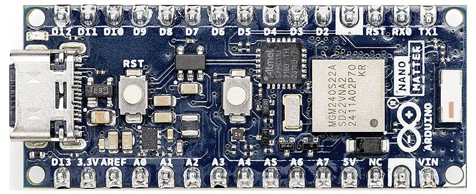 Arduino Nano scheda microcontroller con connessione USB e diversi pin, idonea per prototipazione e progetti elettronici.