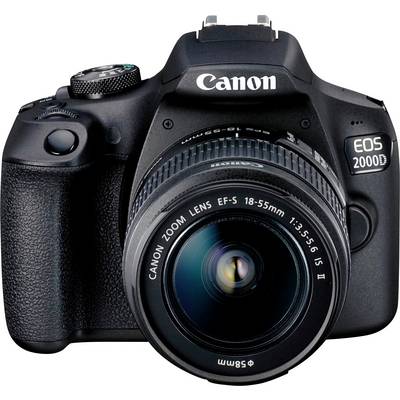 Fotocamera digitale con corpo nero, contrassegnata con 'Canon EOS 2000D'. Dotata di obiettivo zoom EF-S 18-55 mm.