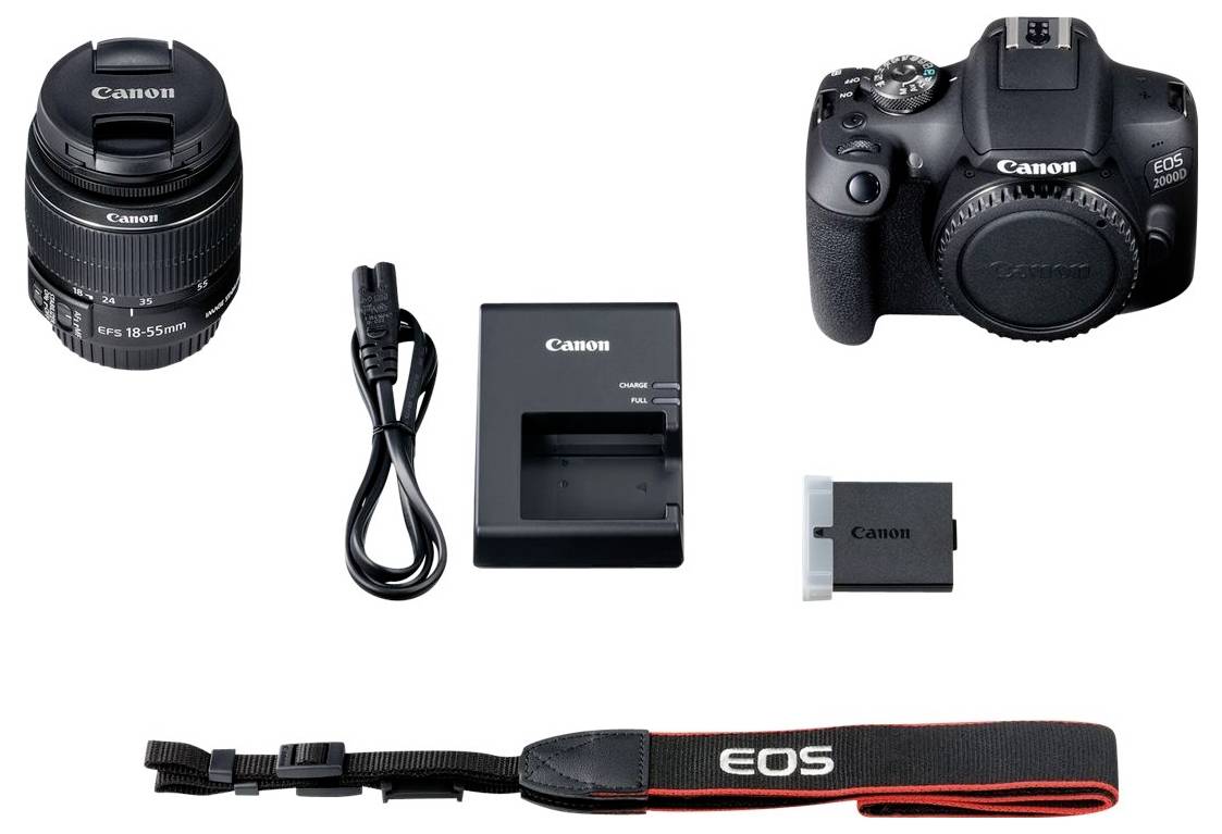 Fotocamera Canon con obiettivo, cavo di ricarica, caricabatterie, batteria e tracolla su sfondo chiaro. Fotocamera e accessori per la fotografia.