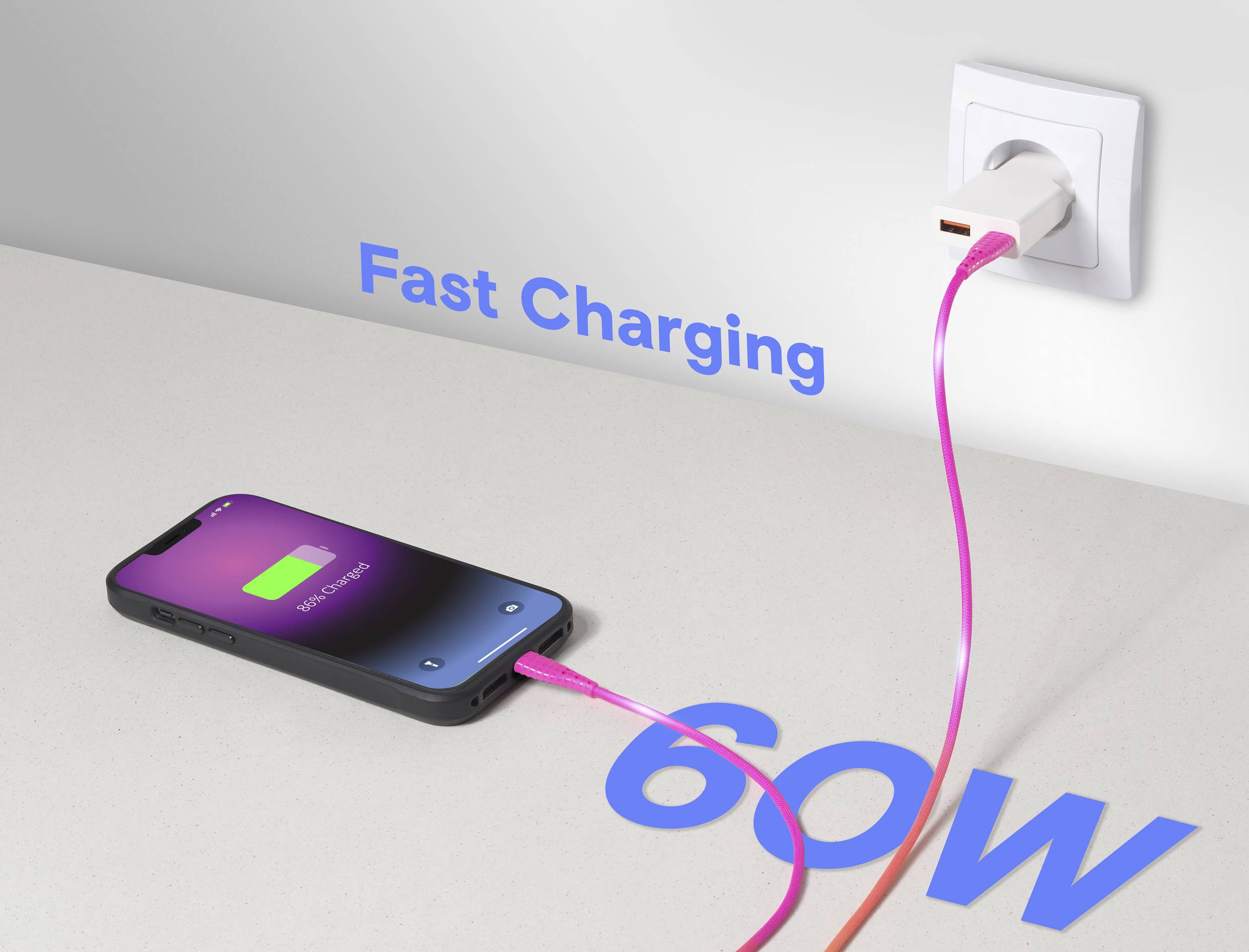Un smartphone con un'icona di ricarica visibile è collegato a una presa a muro utilizzando un cavo rosa. Il testo riporta 'Ricarica Rapida' e '60W'.