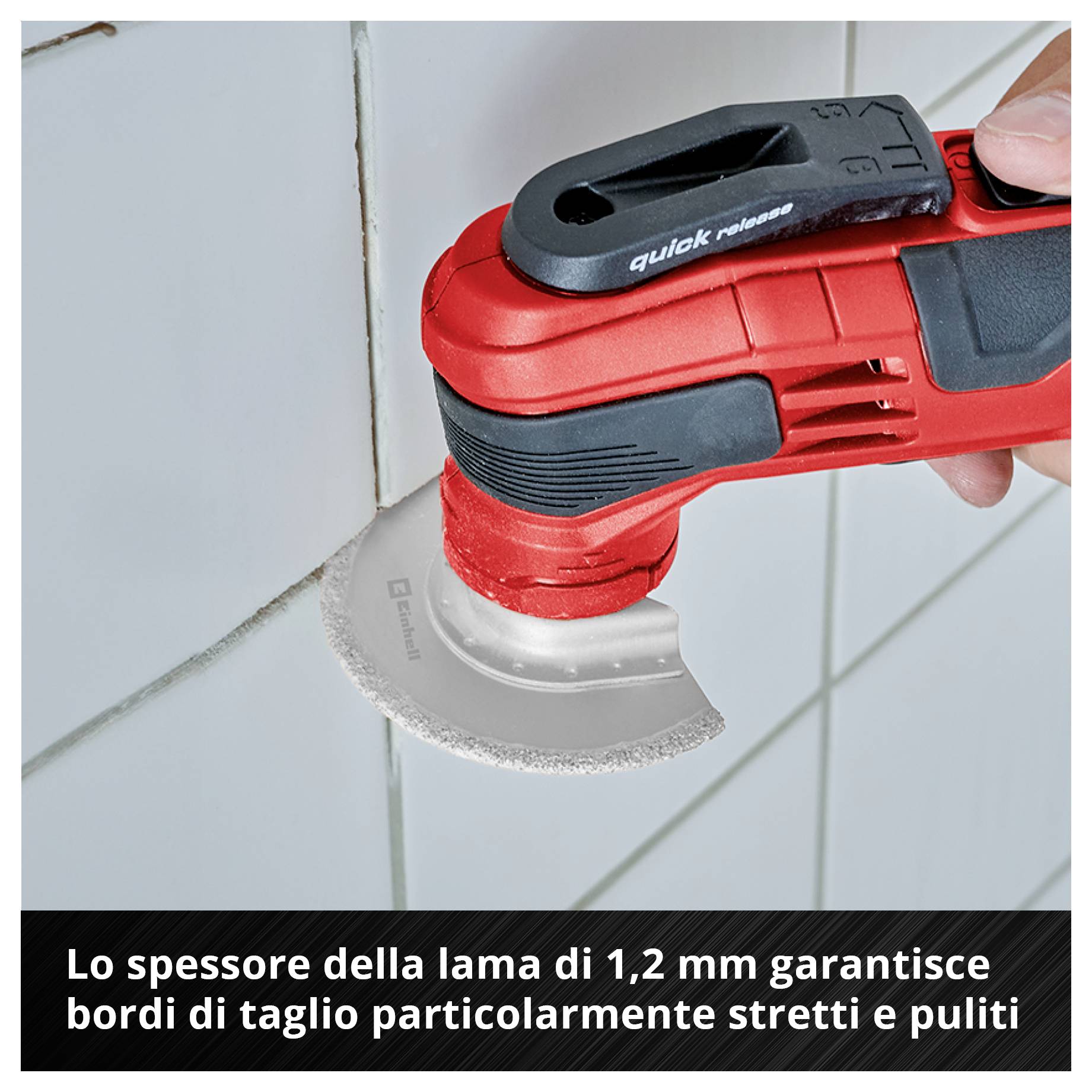 Apparecchio elettrico che taglia le piastrelle con una sottile lama circolare. Testo sottostante: 'Lo spessore della lama di 1,2 mm garantisce tagli particolarmente stretti e bordi puliti'.