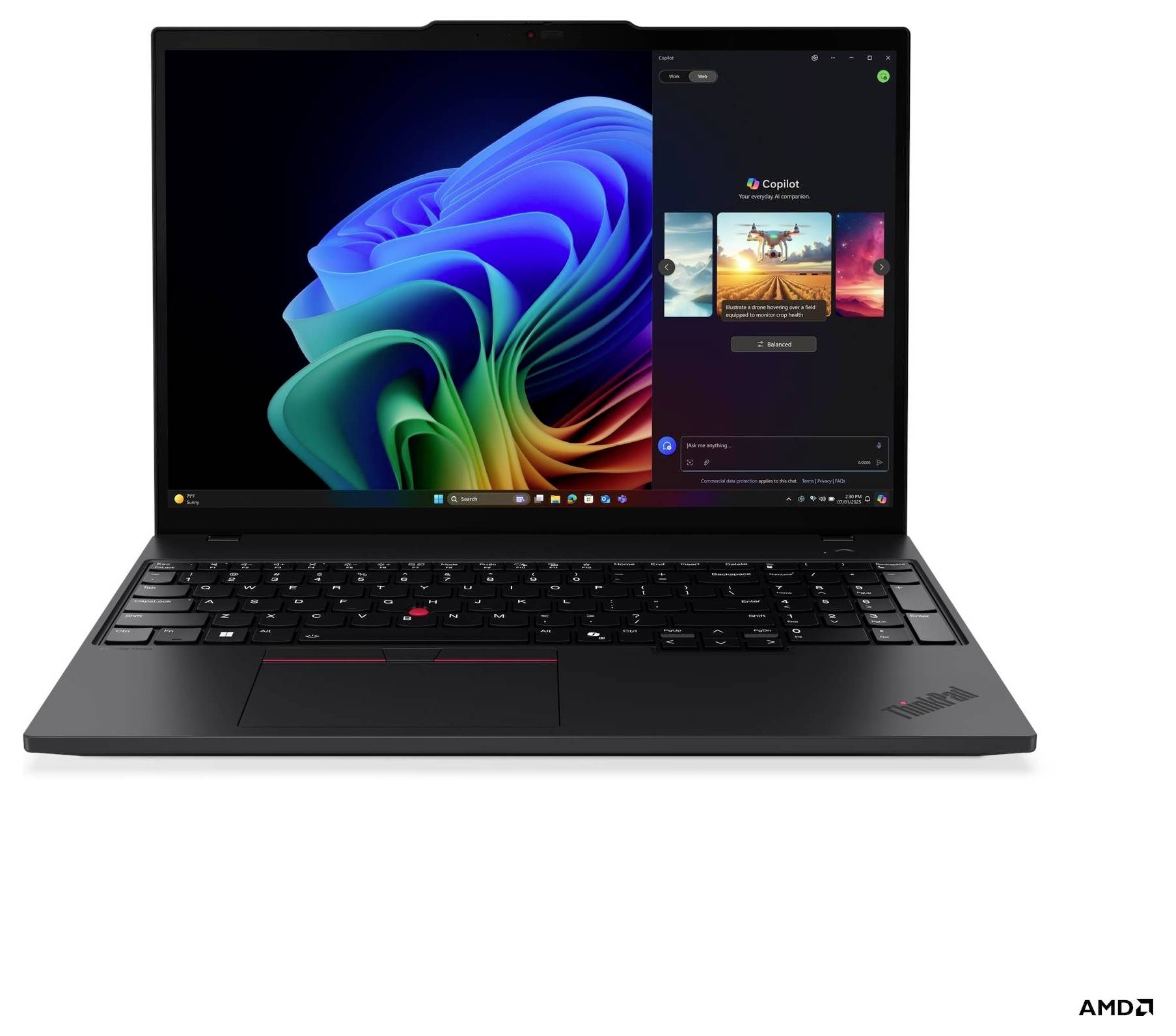 Un laptop nero che mostra uno sfondo astratto e colorato sullo schermo, affiancato da un'applicazione software con diverse miniature di immagini.
