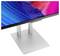 Un supporto per monitor Asus argentato con l'iscrizione 'ProArt' regge un display sottile e colorato, che mostra astratti pattern blu e rossi.