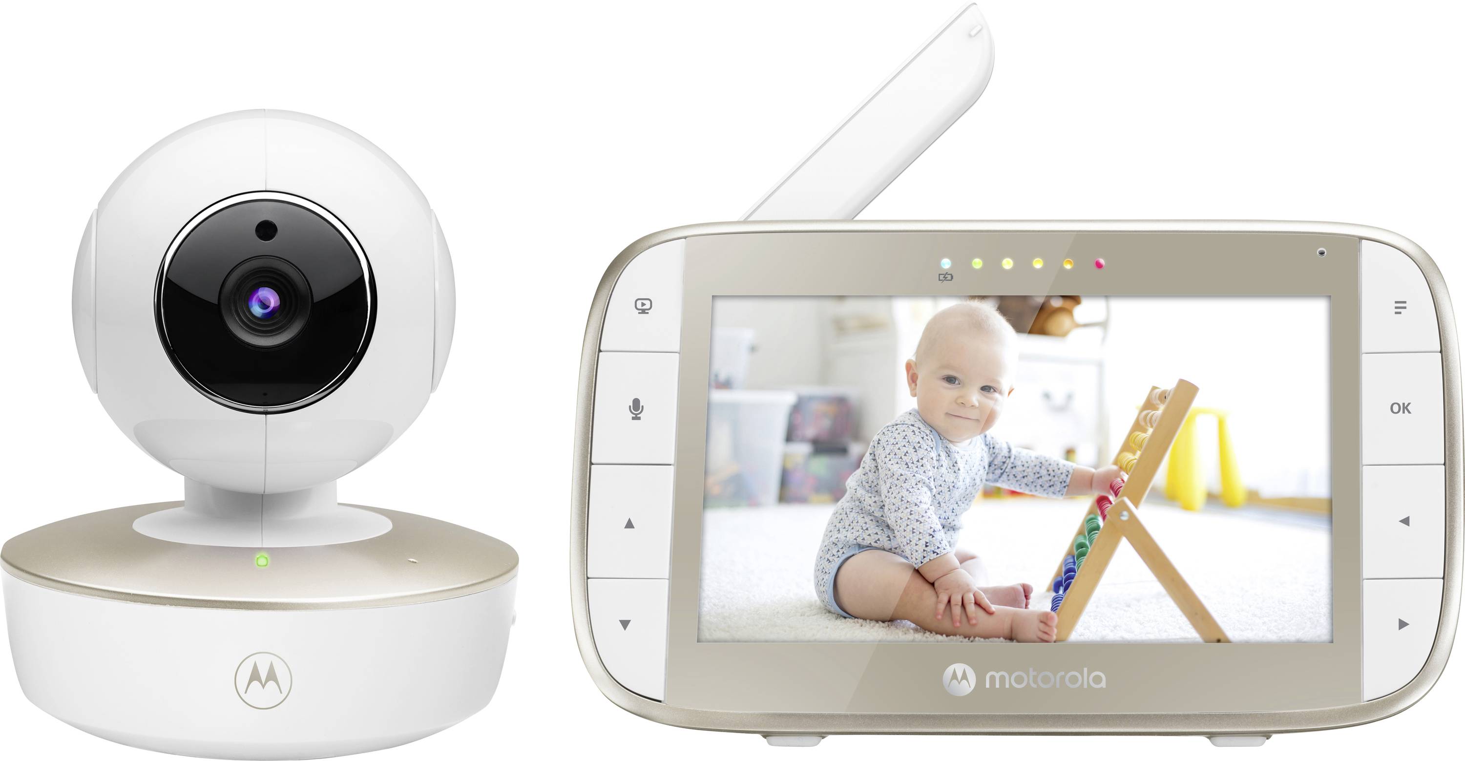 Un sistema di baby monitor con una telecamera e uno schermo che mostra un bambino sorridente seduto al chiuso.