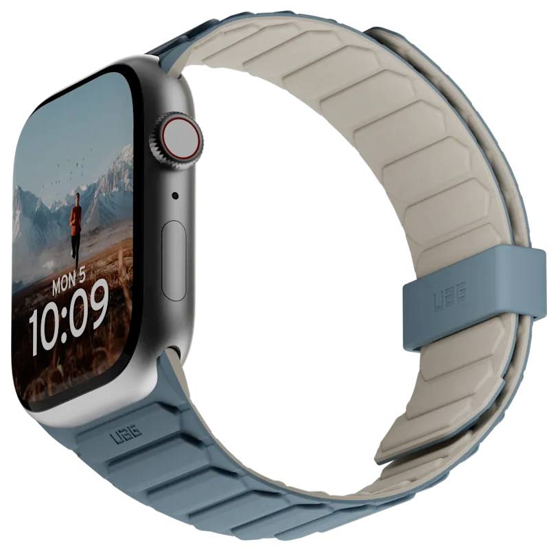 Un orologio intelligente con un cinturino blu mostra l'ora '10:09' sul suo schermo sullo sfondo di un paesaggio montano, con la data 'Lun 5'.