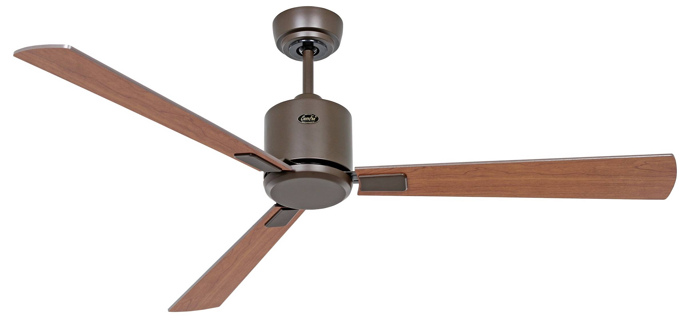 Un ventilatore da soffitto marrone con tre pale di legno, montato su un soffitto bianco.