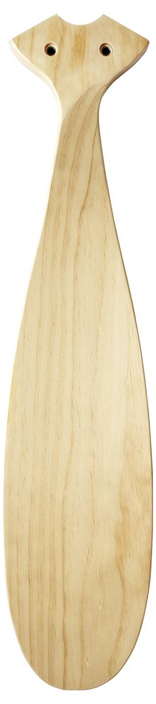 Una paletta di legno chiaro con una superficie liscia e piatta e due piccoli fori nella parte superiore.