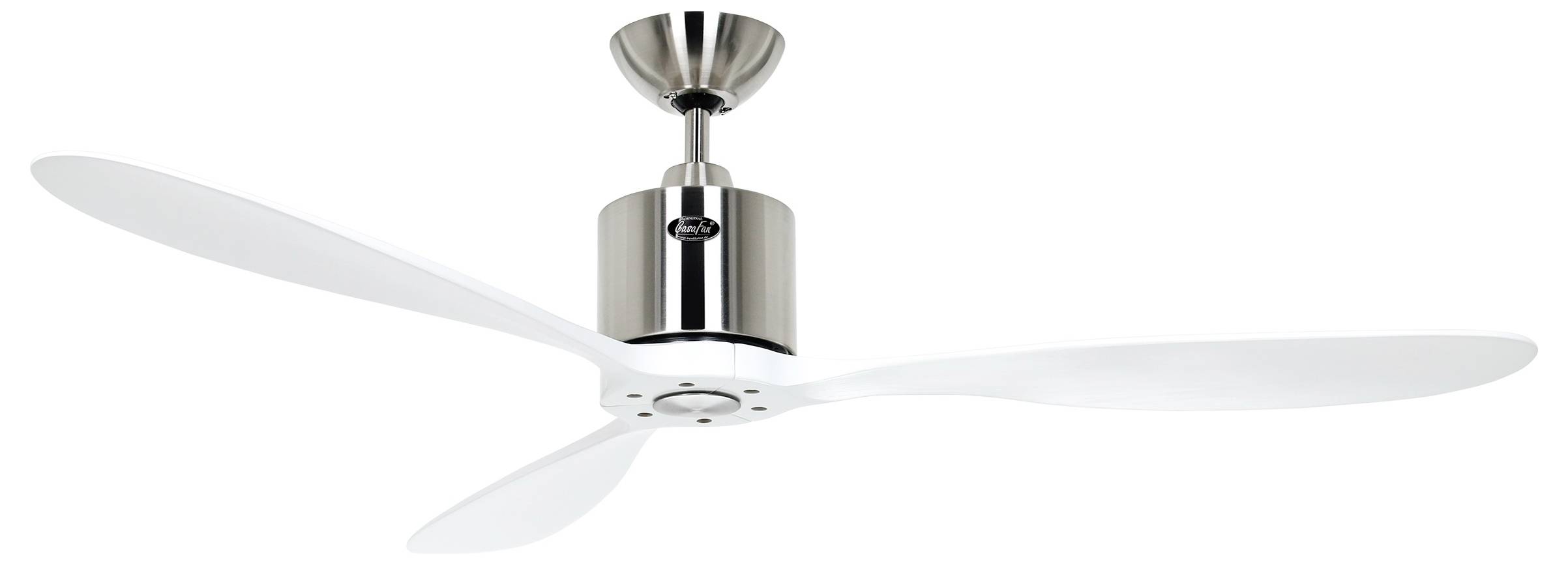 Un ventilatore da soffitto moderno con finitura metallica e tre pale bianche, adatto per l'arredamento domestico contemporaneo.