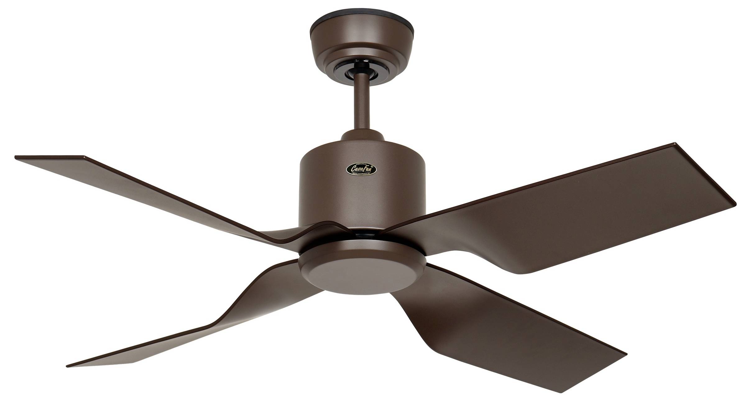 Un ventilatore da soffitto marrone con quattro pale e una base cilindrica, visto dal basso, su sfondo bianco.