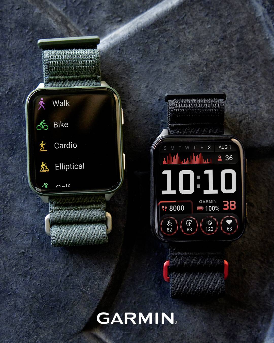 Due smartwatch con cinturini in nylon mostrano opzioni di esercizio ('Camminata', 'Bici', 'Cardio', ecc.) e un'ora digitale di 10:10. Marchio: Garmin.
