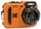 Fotocamera Kodak arancione impermeabile con obiettivo PixPro, progettata per uso in condizioni estreme, in grado di scattare foto fino a 15 metri sott'acqua.