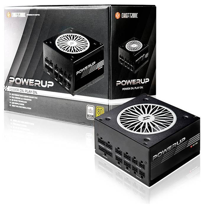 Unità di alimentazione 'PowerUp' nell'imballaggio, etichettata 'Power On, Play On', con un design a ventola sulla parte superiore, con distintivo di certificazione 80 PLUS.