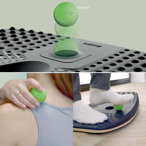 Palla da terapia in verde chiaro utilizzata per il rilassamento muscolare; un'immagine mostra la palla che rotola sulla schiena, un'altra sotto il piede su una tavola testurizzata.