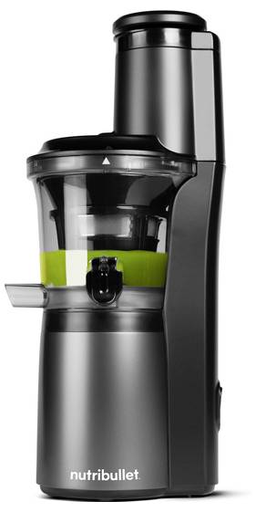 Un frullatore NutriBullet nero con un comparto trasparente che mostra un succo verde in fase di preparazione. Il logo del prodotto è visibile in basso.
