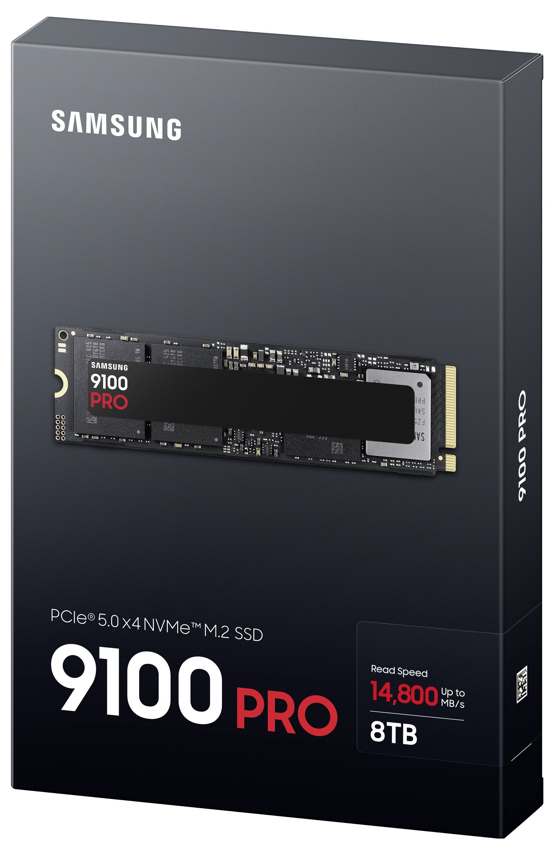 Confezione di Samsung 9100 PRO PCIe 5.0 x4 NVMe M.2 SSD che mostra una capacità di 8TB. Evidenzia una velocità di lettura fino a 14.800 MB/s.