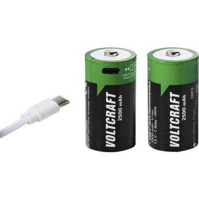 Cavo di ricarica USB-C accanto a due batterie ricaricabili Voltcraft 2500 mAh