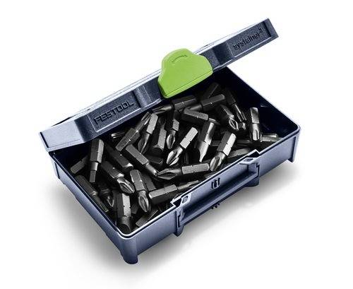 Una scatola blu aperta Festool contenente diversi inserti per cacciavite metallici. Un fermo verde trattiene il coperchio aperto.