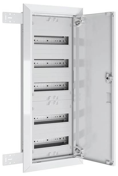 Un pannello elettrico aperto con cinque file vuote per gli interruttori automatici e una porta con cerniera sul lato destro.