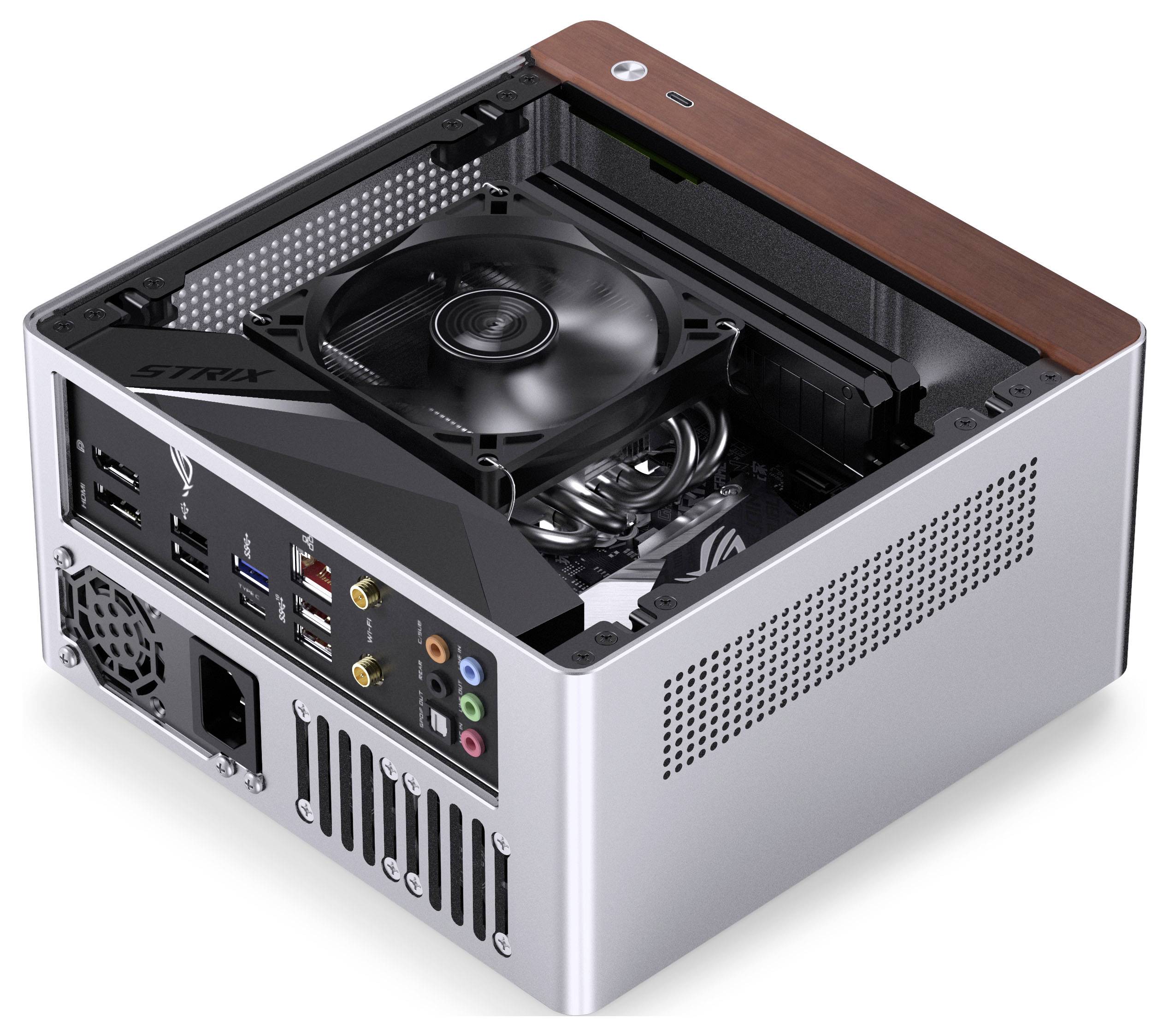 Vista aperta di un computer da gaming compatto che mostra i componenti interni, inclusi una ventola di raffreddamento, connettori di alimentazione e porte USB.