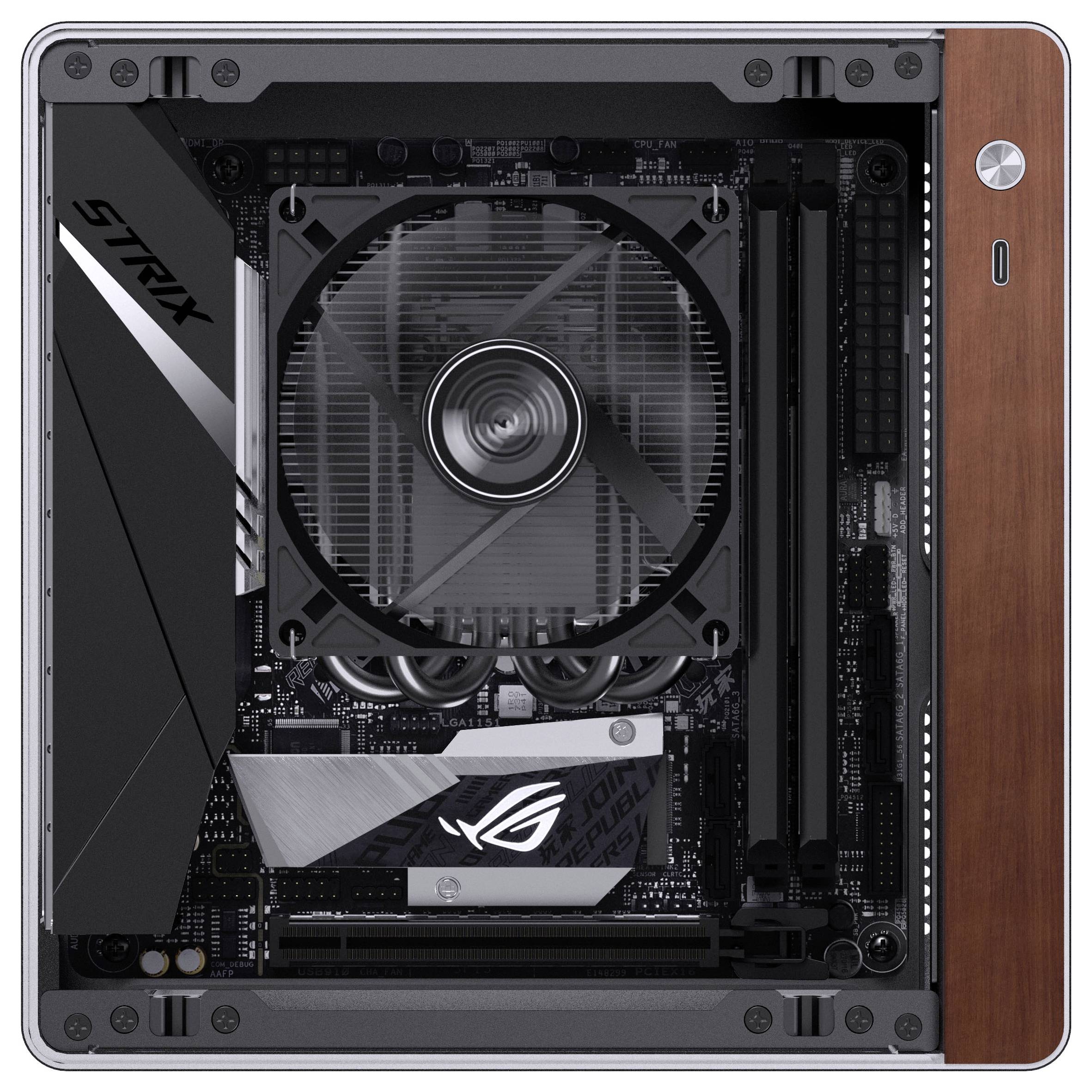 Vista dell'interno di un case per PC da gaming che mostra una scheda madre con un grande ventilatore e slot per RAM visibili, evidenziando il design compatto.