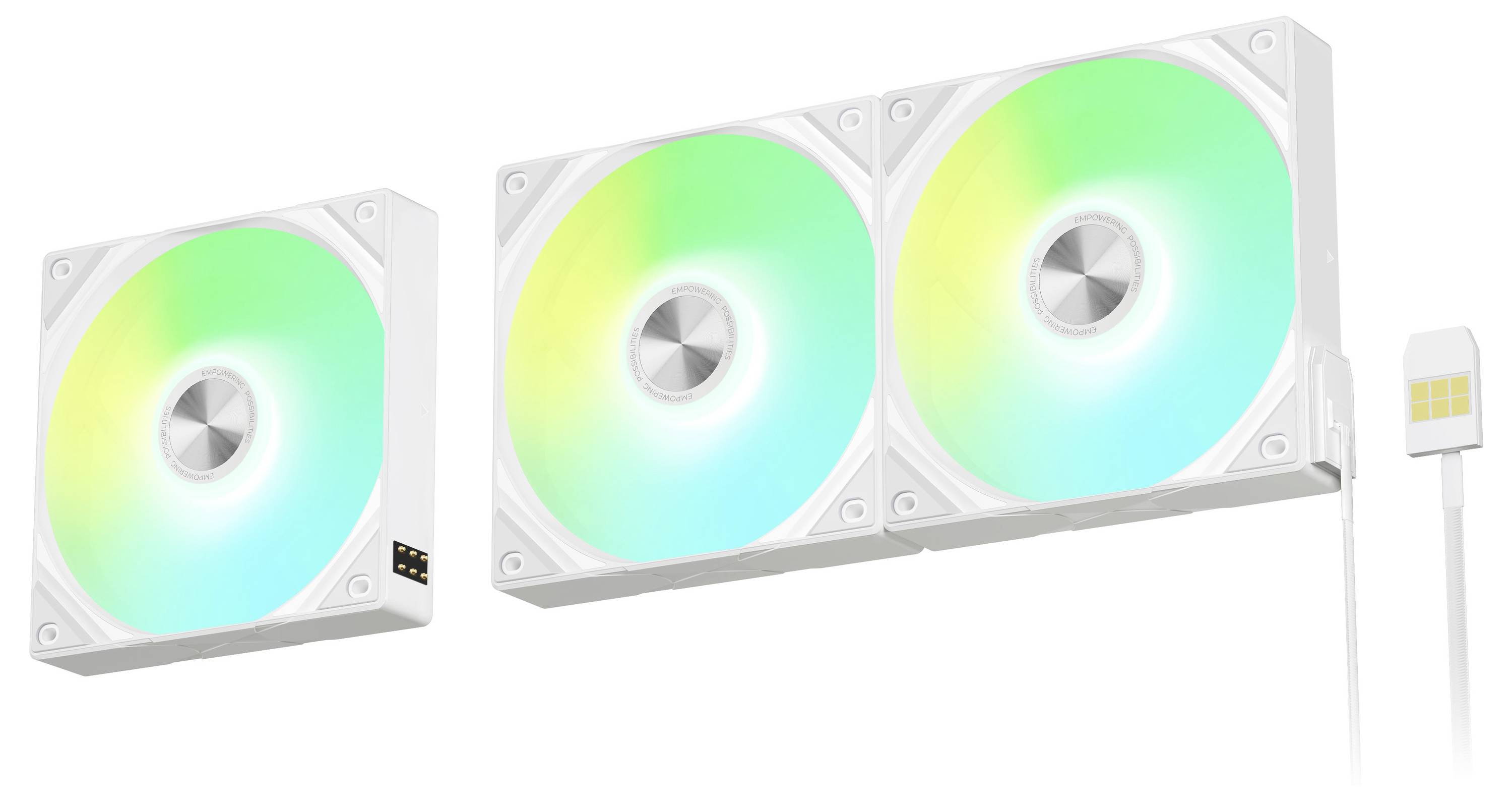 Ventole per computer RGB che brillano di sfumature verde e giallo su uno sfondo bianco. Due ventole sono collegate e una è separata.