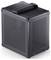 Un case per computer nero, compatto, a forma di cubo, con una maniglia per il trasporto sulla parte superiore, pannelli laterali in rete e porte USB frontali per la connettività.