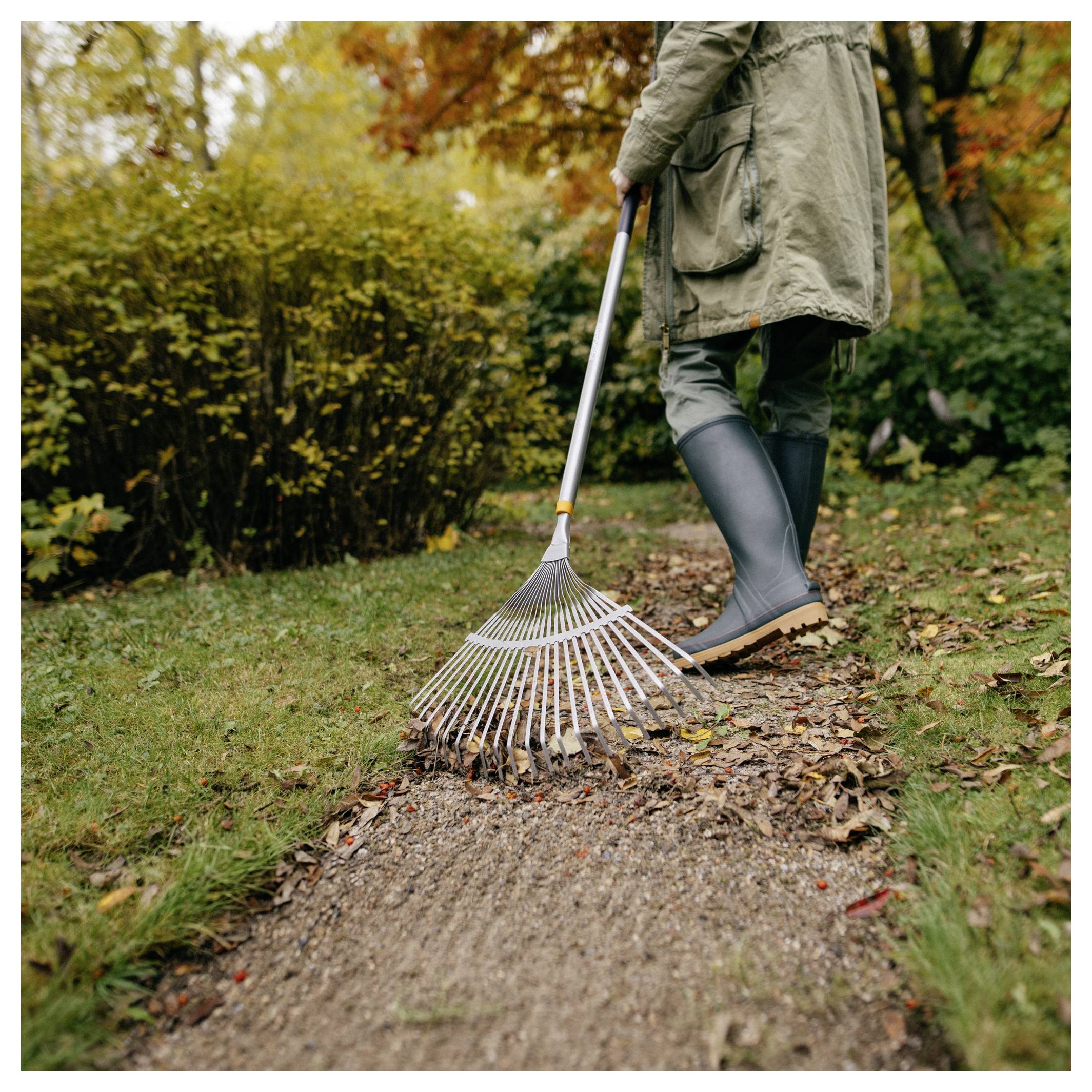 Fiskars 1076977 Scopa per erba Larghezza lavorativa 42 cm-1