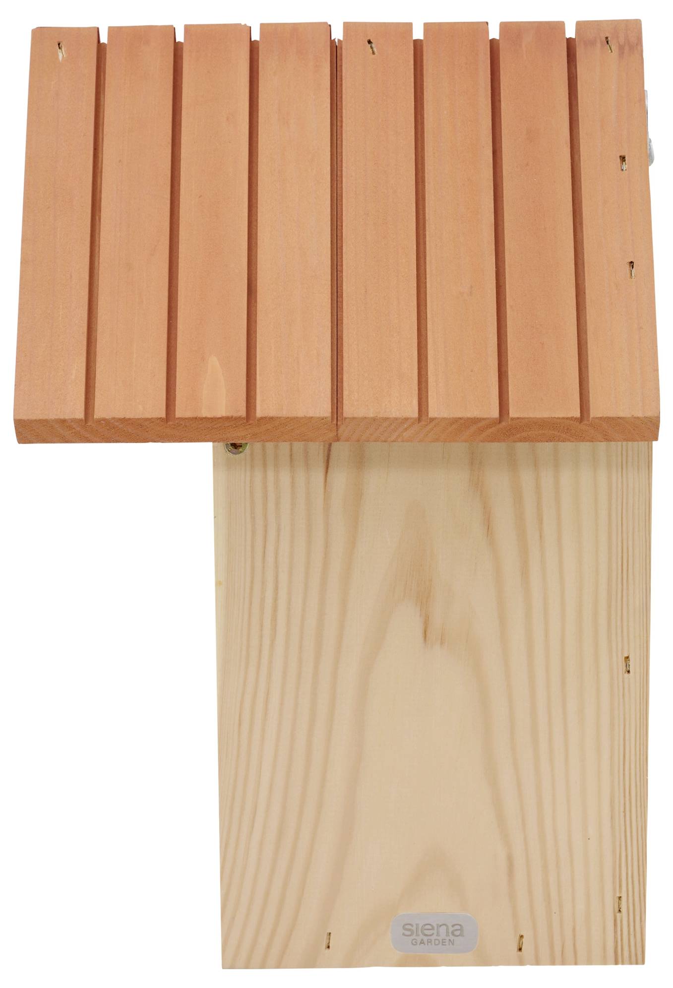 Una casetta per uccelli in legno con un tetto a listelli e un pannello frontale liscio.
