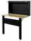 Banco da lavoro con piano in legno, gambe in metallo nero e pannello posteriore forato nero con ganci per appendere gli utensili.