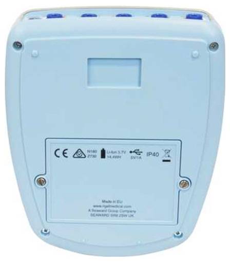 Retro di un dispositivo digitale blu che mostra simboli di certificazione, vano batteria e classificazione di protezione da ingresso IP40. Sembra portatile.